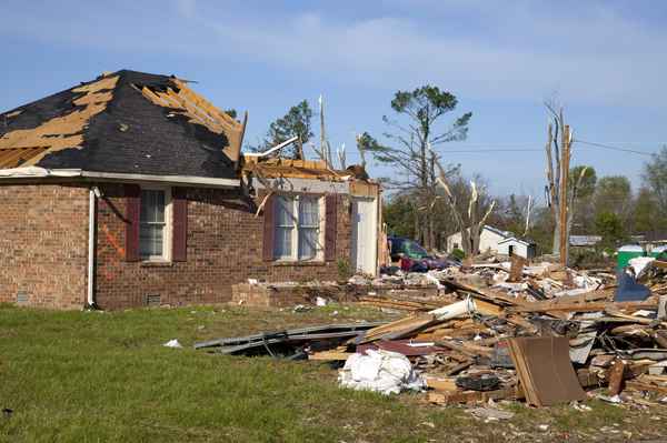 6 Tips to Help You Handle Storm Damage to Your Geneva Roof